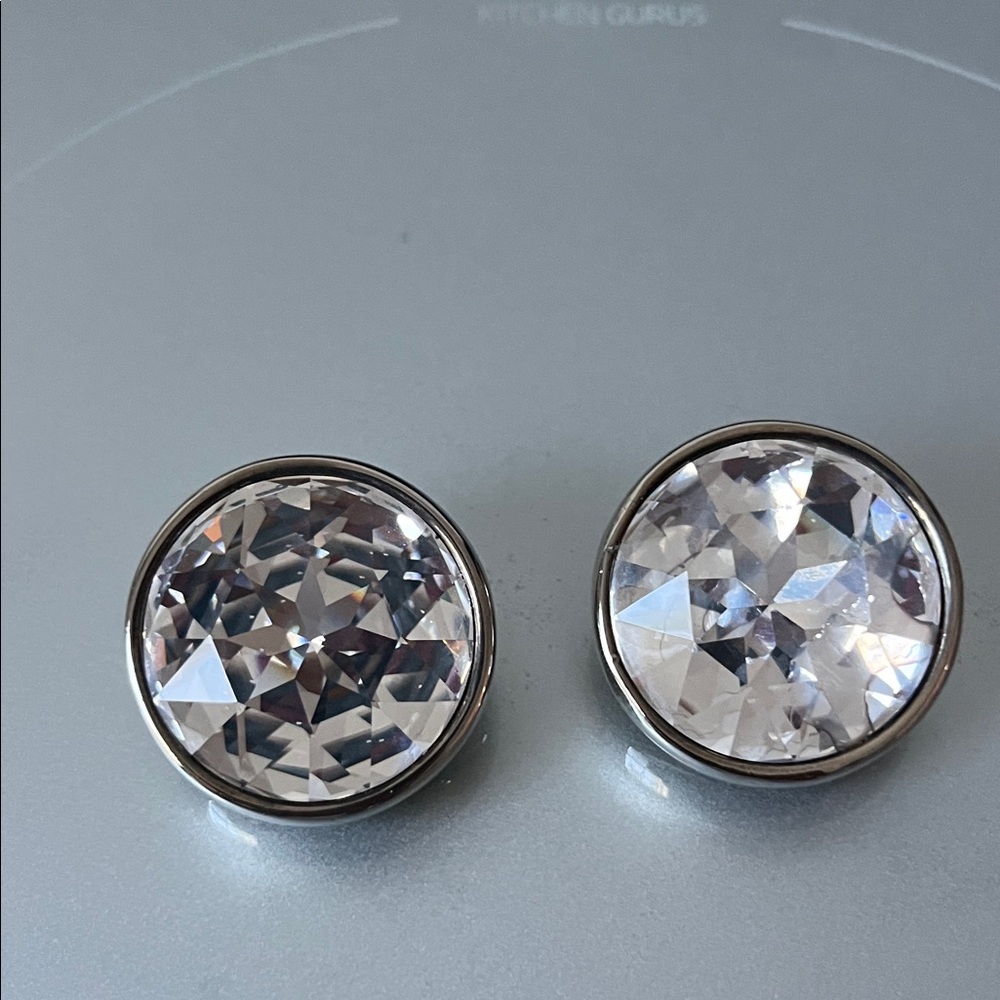 Vintage Swarovski SAL Round Clip on Earrings